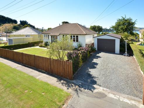 32 Freyberg Avenue, Sawyers Bay