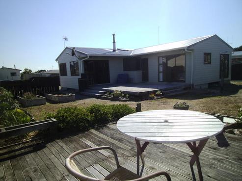 16 Scott Avenue, Otaki Beach
