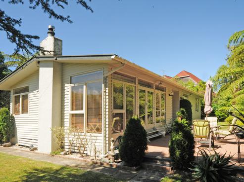 8 Agra Crescent, Khandallah