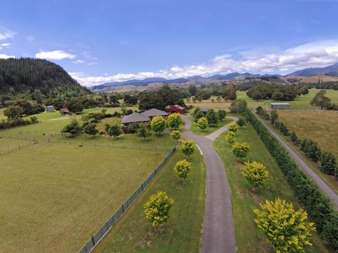 27 Golf Road, Wakefield