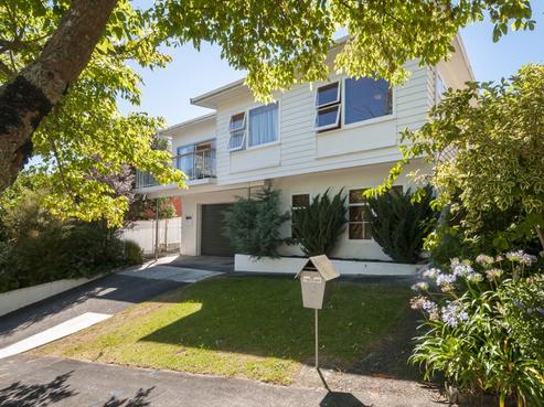 2 Volkner Grove, Waterloo