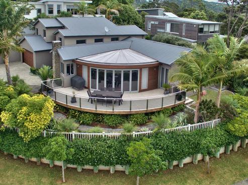 8 Frenz Drive, Titirangi