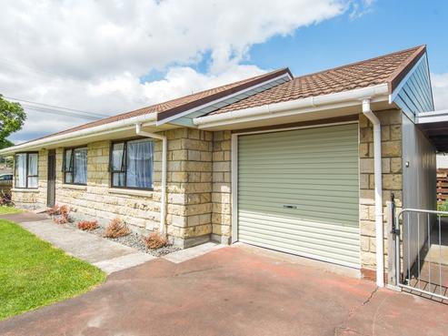 1 Hampton Place, Springvale