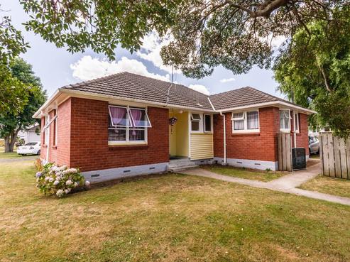 12 Kittyhawk Row, Bulls
