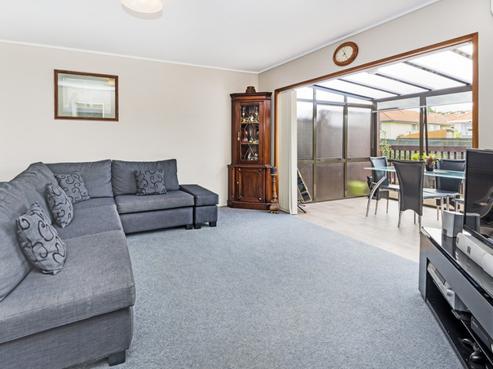 2/36 Mirrabooka Avenue, Botany Downs