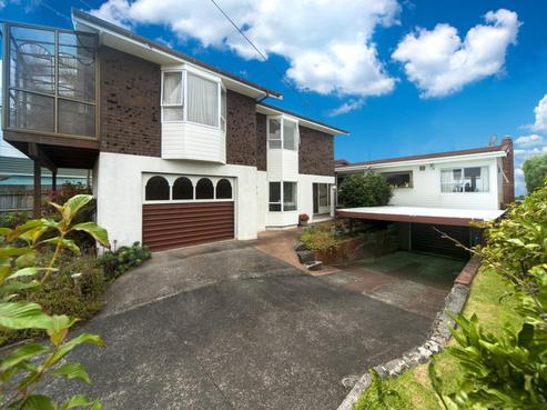 211 East Coast Road, Castor Bay
