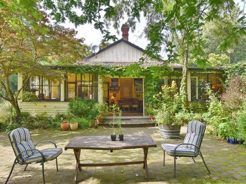 725 Foothills Road, Okuku