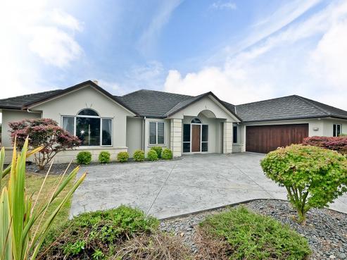 60 Thomas Road, Huntington