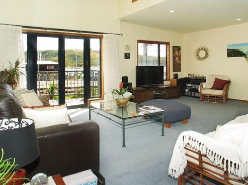 16 Marina View, Mana