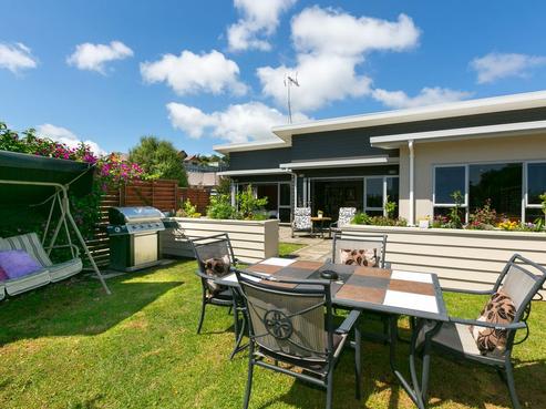 18 Maple Crescent, Whalers Gate