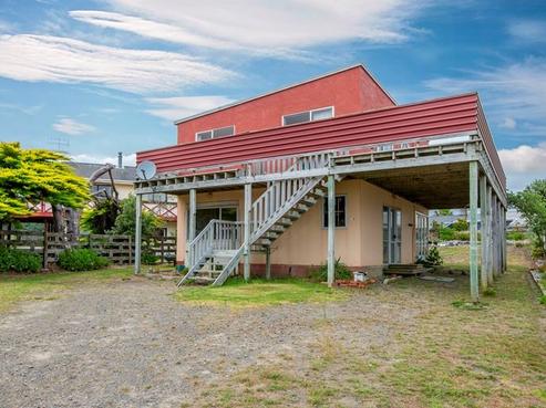 18 Colenso Place, Otaki Beach