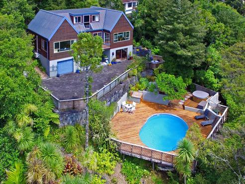 8 Miha Road, Titirangi
