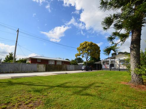 5 Archlynn Road, Kelston