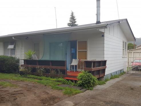 107 Sunset Road, Mangakakahi