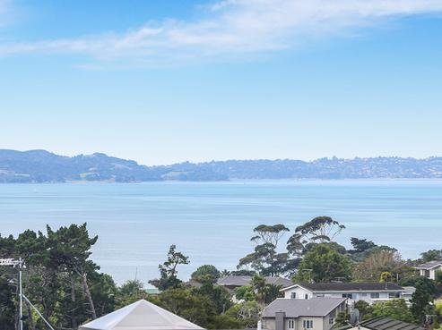 13 Bleakhouse Road, Howick