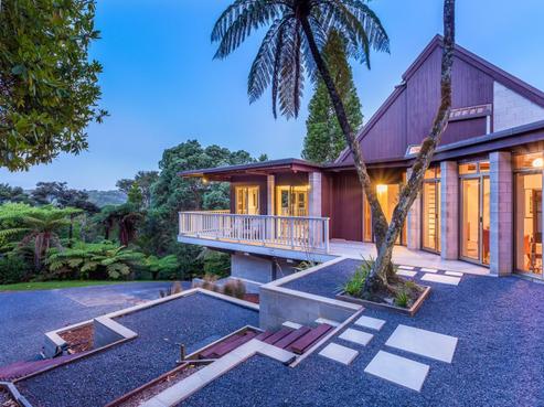 633 Huia Road, Parau