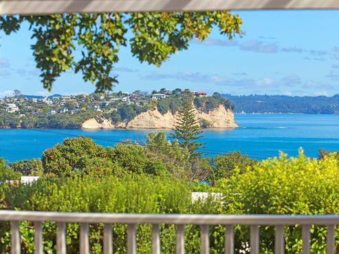 948 Whangaparaoa Road, Manly