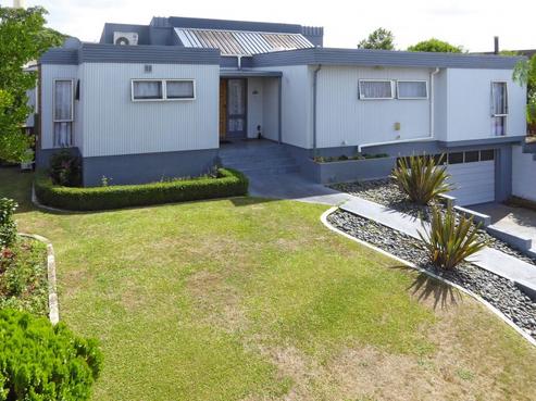 11 Garden Heights Avenue, Glenview