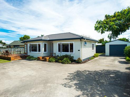 28 Leon Street, Riverdale