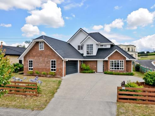 116 Farnborough Drive, Grandview Heights