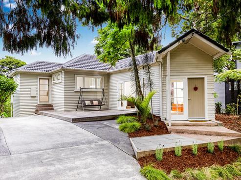 54 Hollywood Avenue, Titirangi