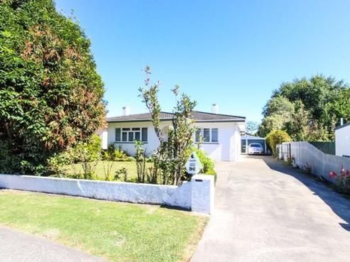 105 Maddison Street, Akina