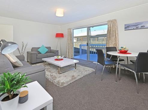 60 Burundi Avenue, Clendon Park