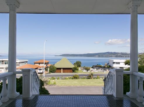 160 Lake Terrace, Hilltop