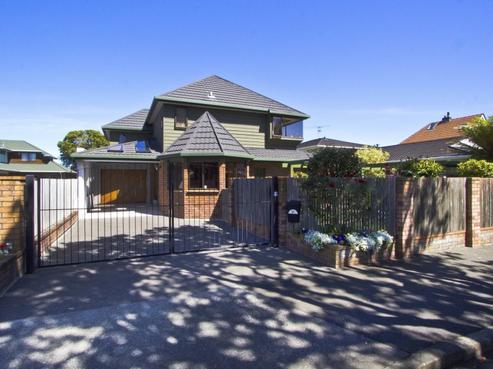 54 Queens Grove, Central Hutt