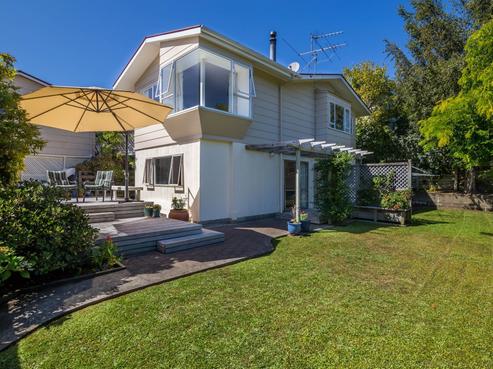 20 Harewood Grove, Pinehaven