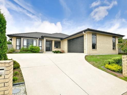 8 Stanton Place, Huntington