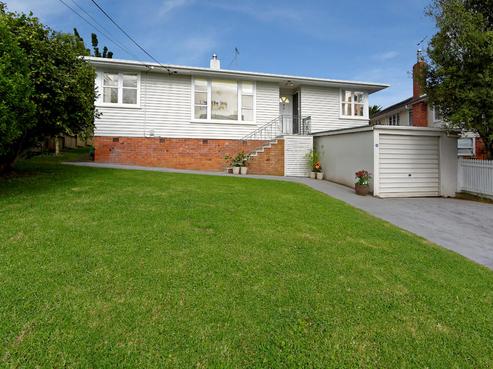 8 Kelwyn Road, Kelston