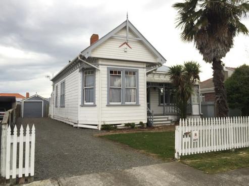403 French Street, Akina
