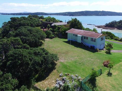 60 Kennedy Point Road, Surfdale