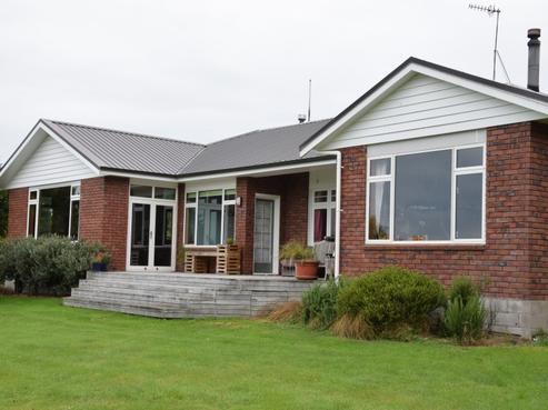 75 Roslyn Road, Roslyn Bush