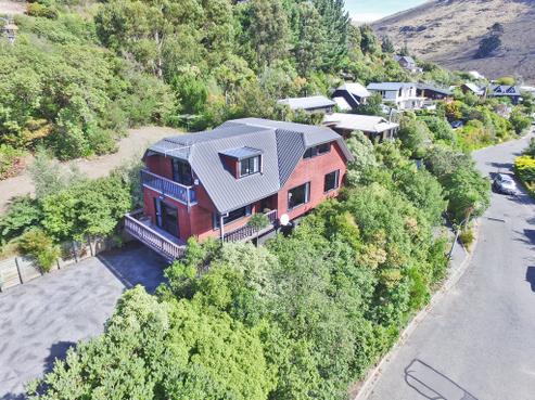 140 Sumnervale Drive, Sumner
