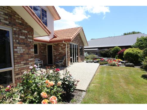 13 Holdaway Grove, Richmond