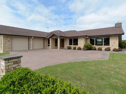 156 Saint James Drive, Huntington