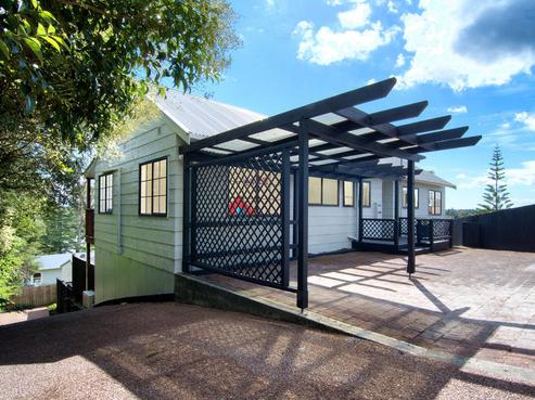 10 Longfellow Parade, Titirangi