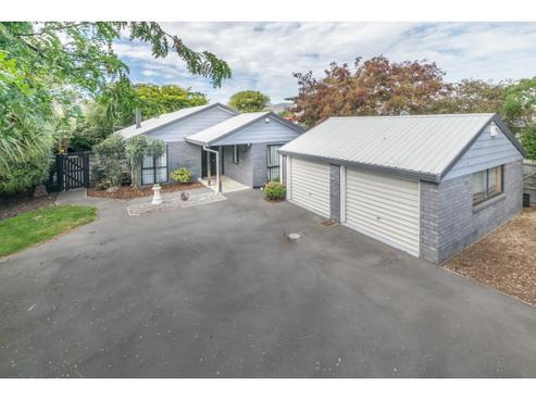 75 Bayswater Crescent, Bromley