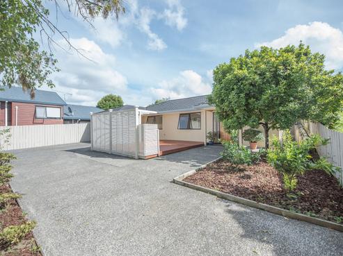 2/17 Bond Crescent, Forrest Hill