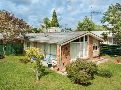 2/8 May Street, Hamilton East