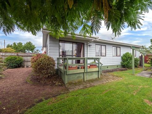 2 Lee Road, Hannahs Bay