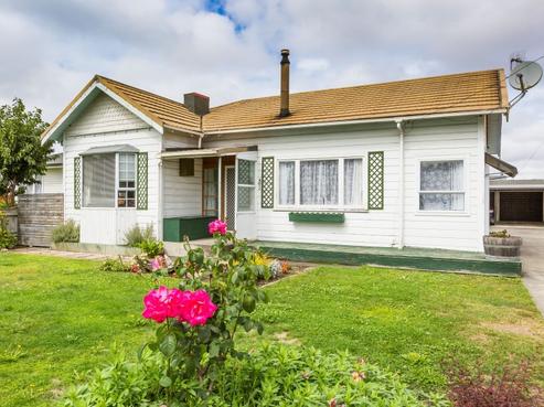 802 Park Road South, Akina