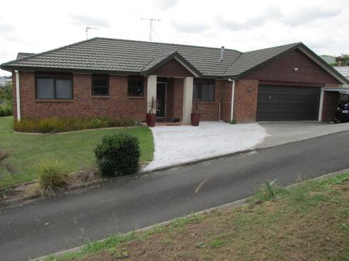 16 Pointon Glade, Grandview Heights