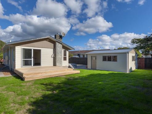 21 Larchmont Grove, Totara Park