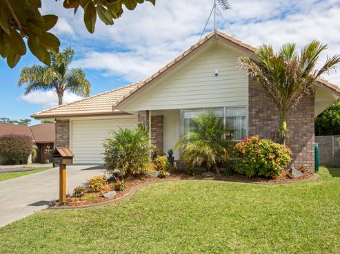 2/84 Frank Nobilo Drive, Golflands