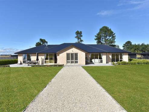 118 Davis Road, Cust