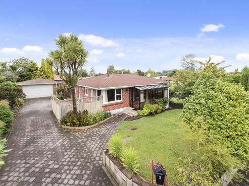 5 Anderson Road, Deanwell