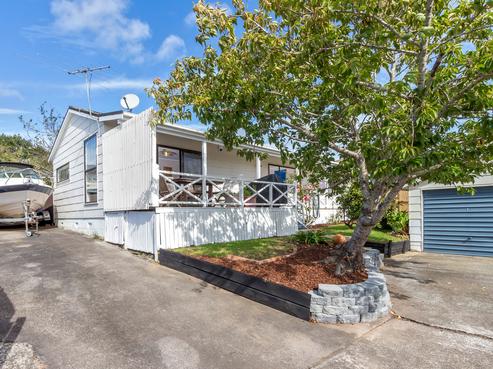 2/140 Moore Street, Howick